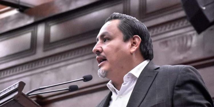 Michoacán precisa castigos severos a quienes alteren números de identificación vehicular: Víctor Manríquez