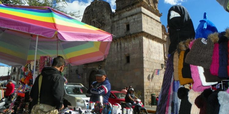 Otorga ayuntamiento permiso para comercio con motivo del Día de Reyes