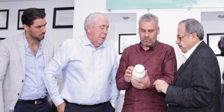 Bedolla y Segalmex acuerdan fortalecer sector ganadero y lechero de Michoacán