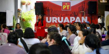 Reúne Brenda Fraga a maestros y maestras para hablar de los retos del 2023