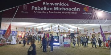 Artesanos michoacanos reportan buena venta en la Feria Estatal de León 2023
