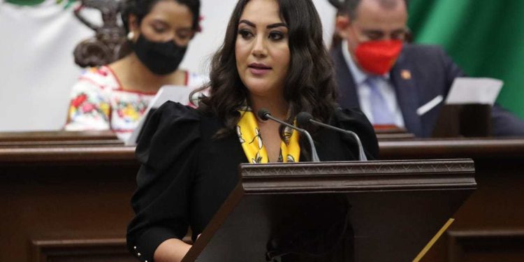 Necesario combatir el alza del consumo de alcohol en mujeres: Mónica Valdez