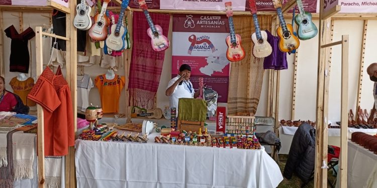 Invitan artesanos michoacanos a la Feria Estatal de León 2023