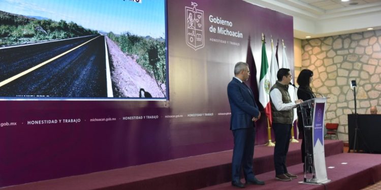 Gobierno de Michoacán rehabilitó 806 kilómetros de carreteras en 2022