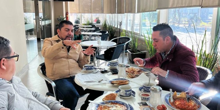 Gobierno de Juárez promueve proyecto para rehabilitar camino Parícuaro-La Parota