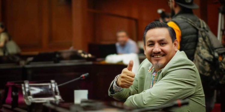 Política migratoria debe contener un tratamiento focalizado hacia las infancias: Víctor Manríquez