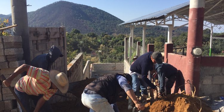 Por instrucciones del edil Cornelio Ríos Paniagua se atiende el sector educativo en zona rural de Juárez