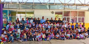 Escuela por Escuela visita alcalde de Juárez y el Sistema DIF para entregar Juguetes a infantes