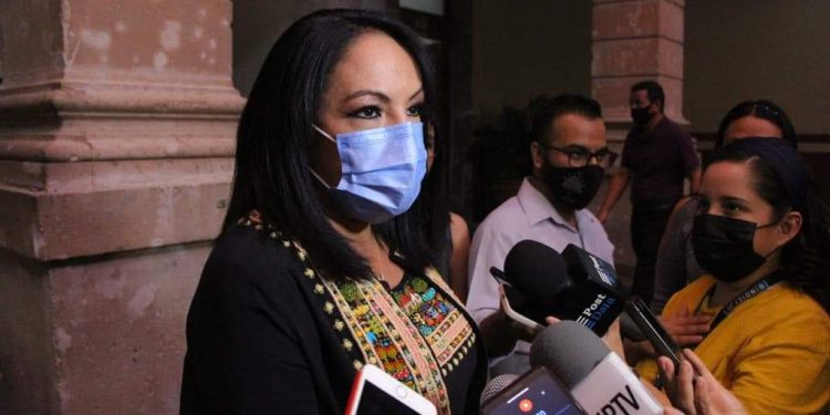 Lupita Díaz exhorta a la población ser precavidos al brindar datos personales