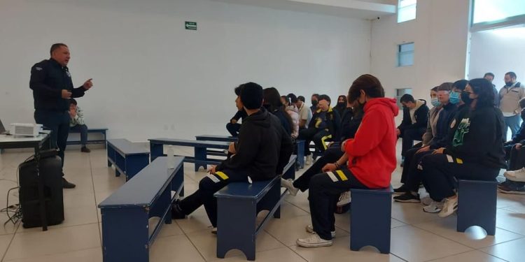 SSP lleva taller de educación vial a estudiantes de secundaria, en Morelia
