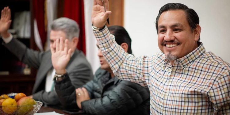 Precisa migración una política transversal hacia varios sectores: Víctor Manríquez