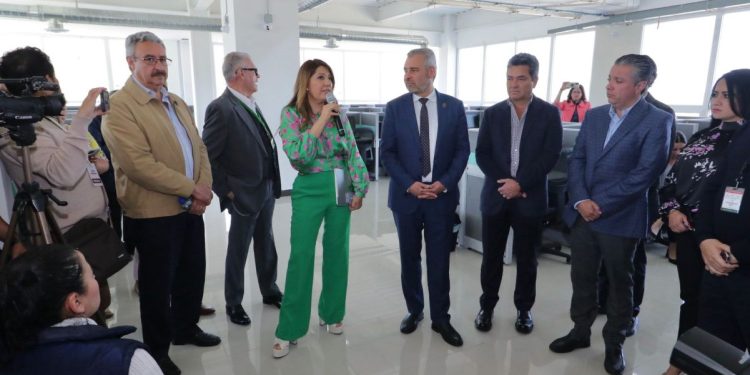 Llegan primeros trabajadores del IMSS a Morelia, Bedolla les da la bienvenida