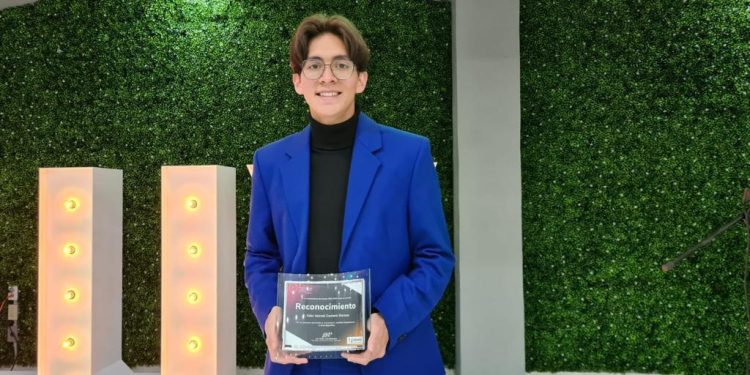 Reconocen a alumnos del Conalep Zacapu con el Premio Lux