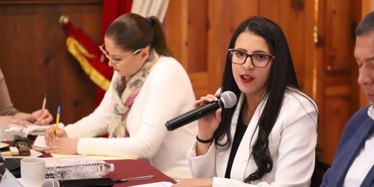 Mujeres con cáncer cuidadoras de menores tendrán apoyo de 4 mil pesos al mes