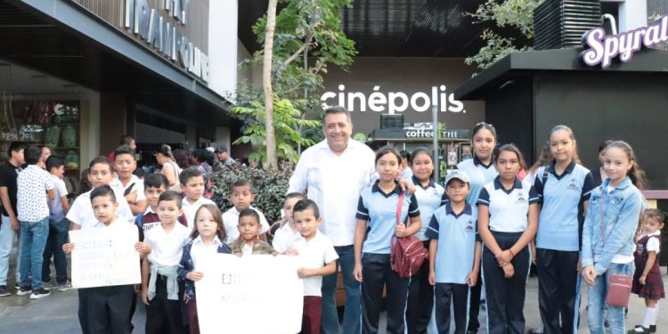 José Luis Cruz Lucatero agradece a la Fundación Cinépolis «Paseo Akia» por brindar una función gratuita