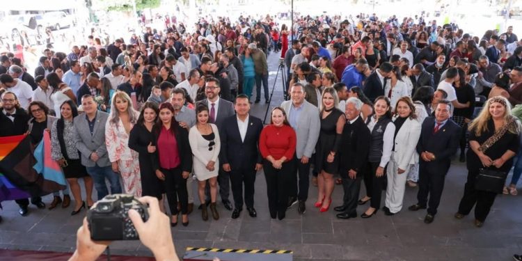 Más de 200 parejas dan el sí, en campaña de matrimonios colectivos de Segob