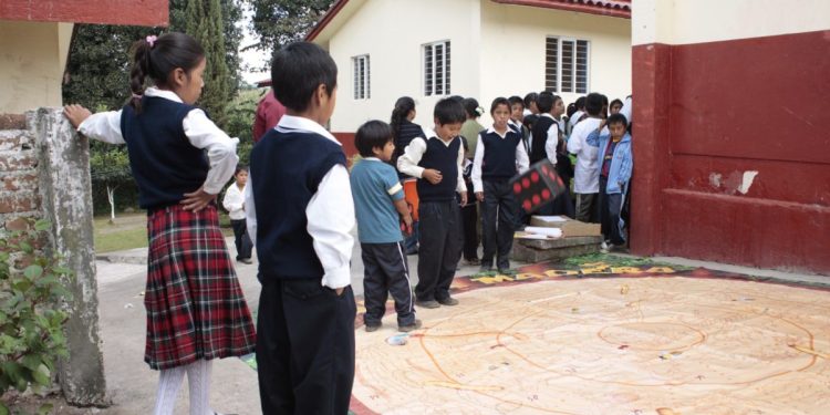 Asigna SEE maestros a 68 escuelas en comunidades de Michoacán