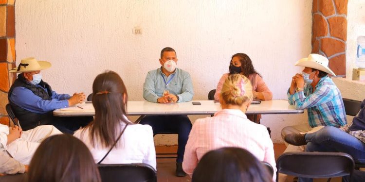 Juan Carlos Barragán apoyará a ejidatarios de Santiaguito