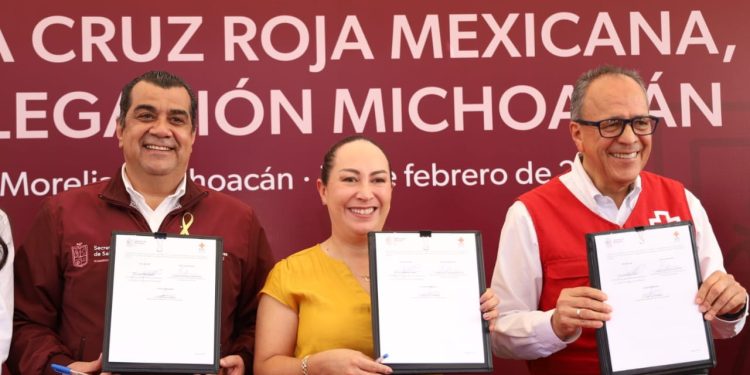 Donan DIF y SSM ambulancia a la Cruz Roja Michoacán