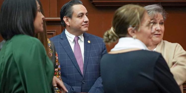 Congreso sienta bases para un combate frontal al robo de vehículos: Víctor Manríquez