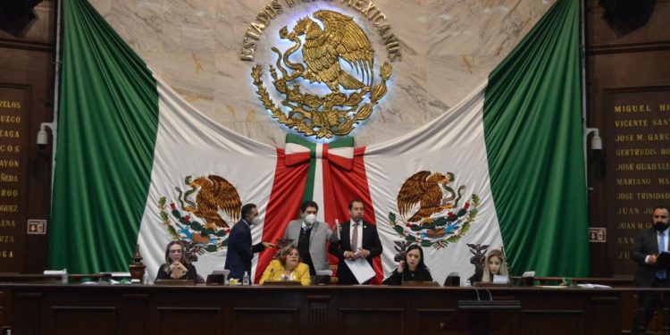 Urge 75 Legislatura a reforzar la prevención de la violencia contra las mujeres en el transporte público