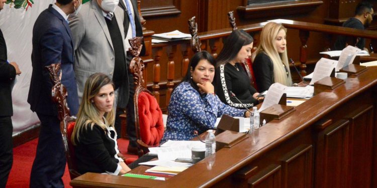 Endurece 75 Legislatura castigo a feminicidas