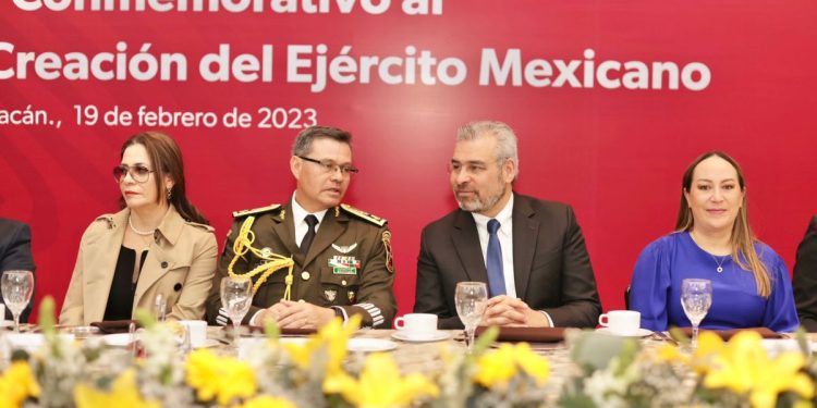 Reconoce Bedolla compromiso de Fuerzas Armadas con federación y estado