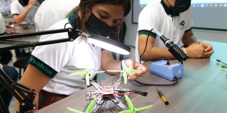 Michoacán, con capital humano para atender demanda de Tesla