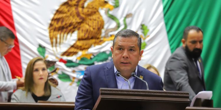 Juan Carlos Barragán presenta iniciativa para impedir el trabajo adolescente ilegal