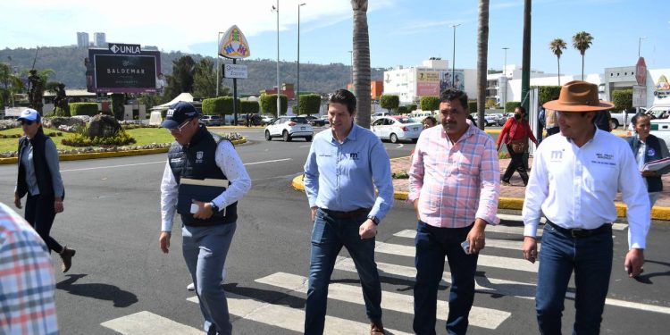 Entrega Alfonso Martínez reencarpetamiento de Av. Enrique Ramírez
