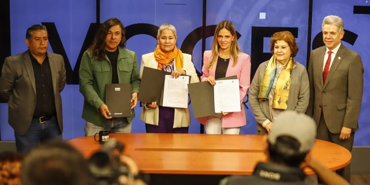 Fortalece 75 Legislatura difusión; firma convenio con el SMRTV