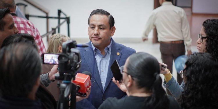 Legislativo no debe resistirse al reconocimiento de los diversos tipos de familias: Víctor Manríquez