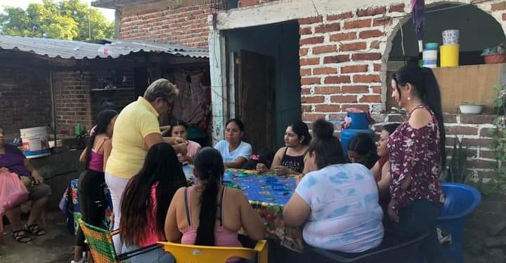 La Regidora de Apatzingan Verónica Castellanos Mendoza Beneficia a familias con talleres de Bisutería