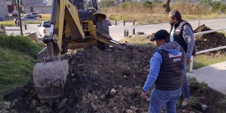 Juan Carlos Barragán construye acceso a Centro de Salud en la colonia Satélite