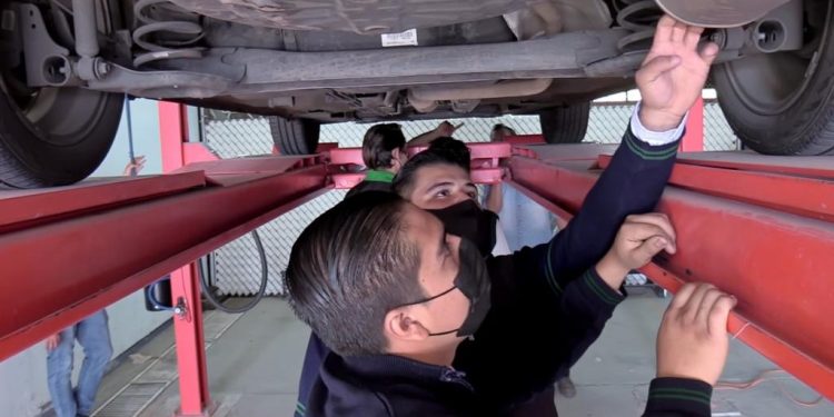 Ofrece Conalep Michoacán nueva carrera en Autotrónica