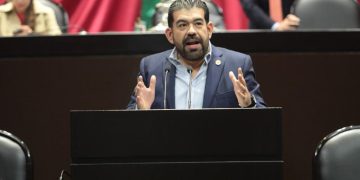 Gobierno mantiene intentonas por militarizar al país; va por espacio aéreo: Paco Huacus