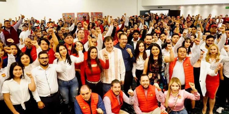 Llama Reyes Galindo a jóvenes a participar en la transformación del estado y del país