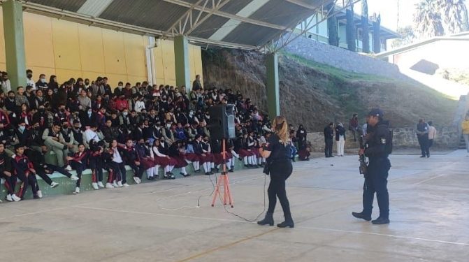 SSP brinda charlas informativas y preventivas a estudiantes de secundaria, en Zitácuaro
