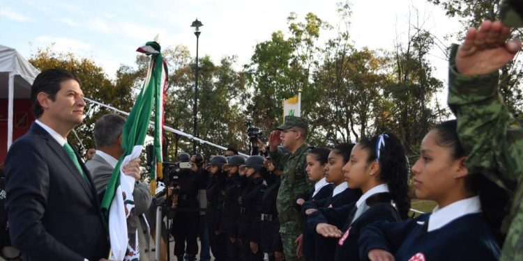Conmemora Alfonso Martínez Día de la Bandera Mexicana
