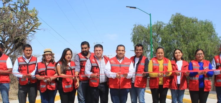 Inaugura Bladimir González el camino de Rancho Nuevo a Tarímbaro