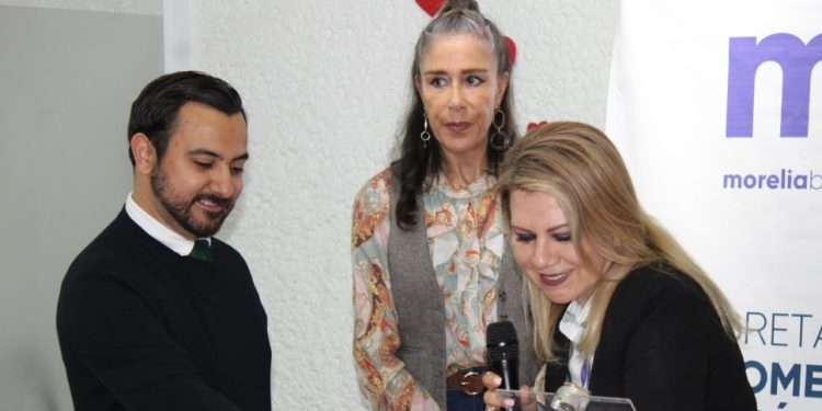 Realiza SEFECO dinámica Enamórate con el Brillo de Morelia