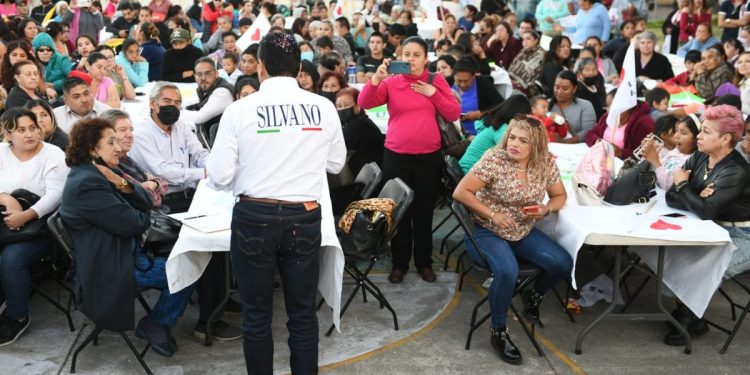 Morelianos agradecen apoyos de Silvano Aureoles durante su gobierno