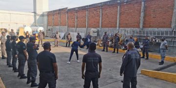 Recibe personal de guardia y custodia capacitación con técnicas de Krav maga y Taekwondo