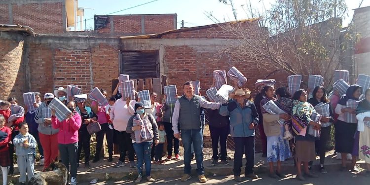 Colonias y Calles Unidas de Pátzcuaro reitera compromiso social y de gestión a favor de quien más lo necesita; Efraín Pérez Lombera