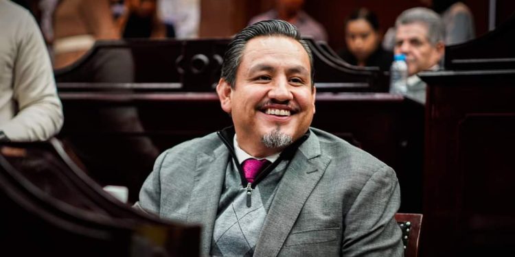 Urge política de vivienda que vele por el derecho patrimonial de las y los michoacanos: Víctor Manríquez