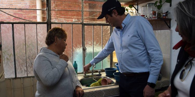 Alfonso Martínez escucha y atiende necesidades de habitantes en Tiripetío