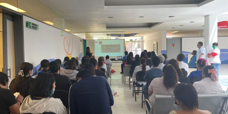 Capacitan a personal del CREE sobre integración del archivo clínico