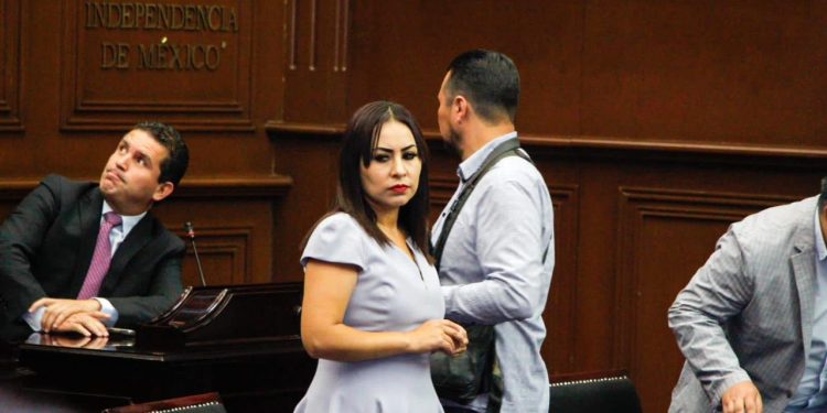 Primordial fortalecer la plena participación política de las mujeres: Gloria Tapia