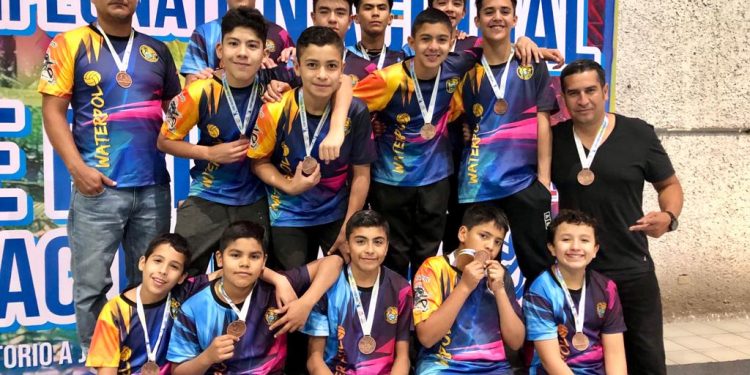 Clasifican tres alumnos del IMCUFIDE a los Juegos Nacionales CONADE 2023 en polo acuático