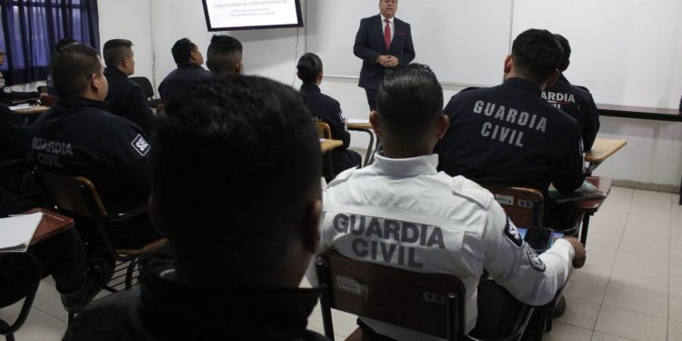 Inicia FGE especialización para policías de la Guardia Civil